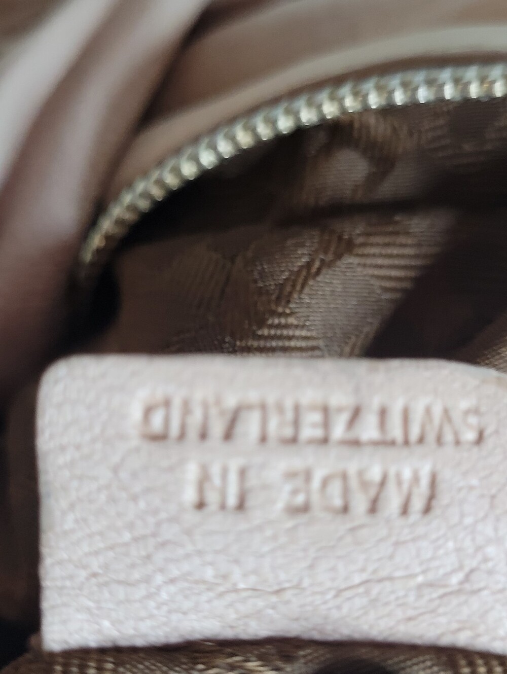 Bally   Lambskin Vintage  Shoulder  Bag - Picture 11 of 13